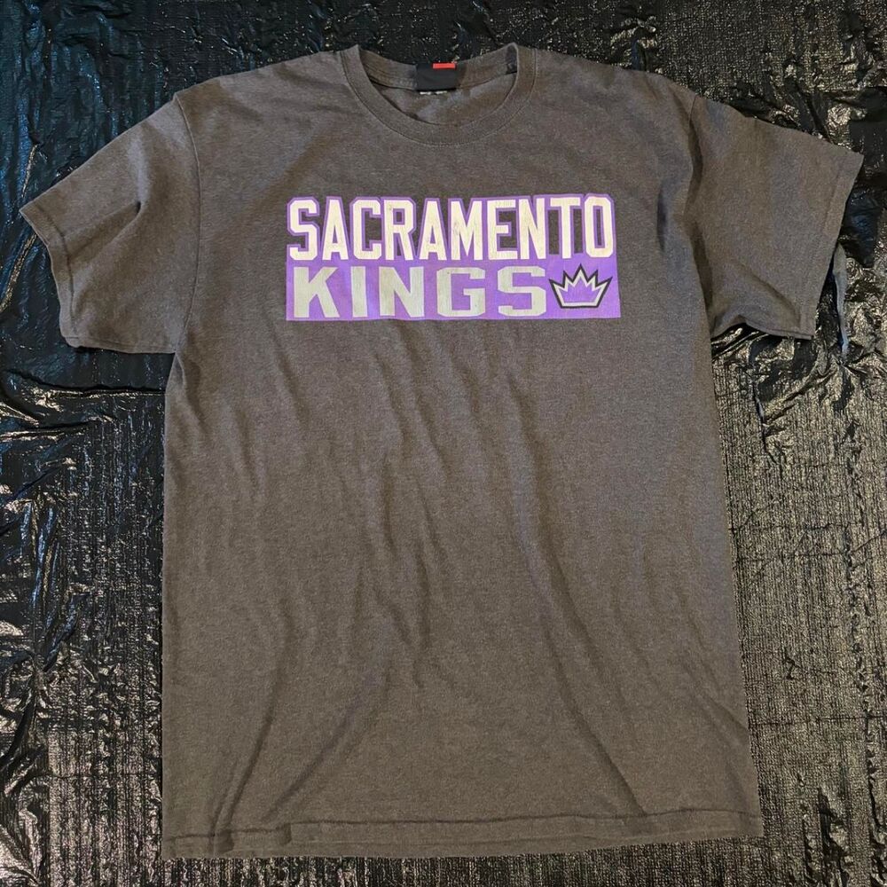 Nba Men's Grey and Black T-shirt